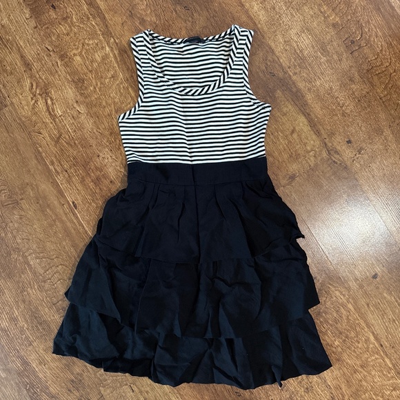 Striped tiered bcbg dress - Picture 1 of 1